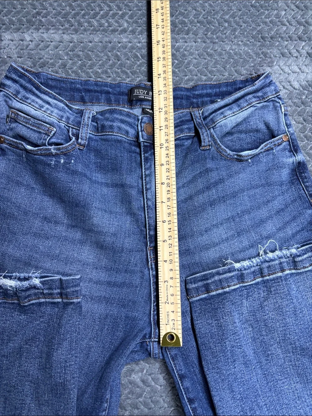 Judy Blue Medium Wash Cropped Straight Leg Jeans